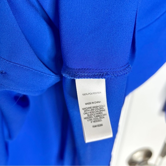 Express Vibrant Bright Blue Women's V Neck Button-Up Blouse - Picture 6 of 9